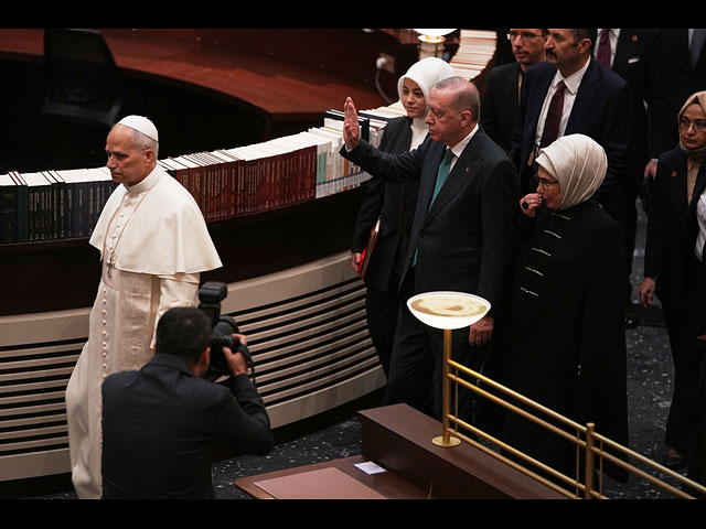 Понтифик наводит мосты. Фоторепортаж о визите Льва XIV в Турцию