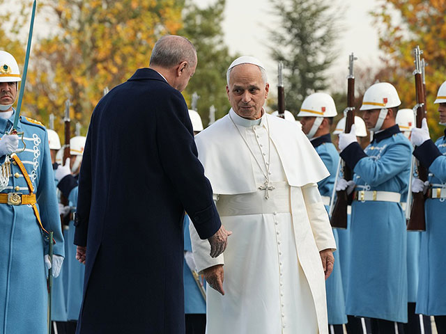 Понтифик наводит мосты. Фоторепортаж о визите Льва XIV в Турцию