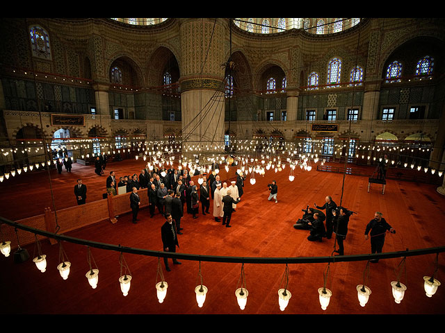 Понтифик наводит мосты. Фоторепортаж о визите Льва XIV в Турцию