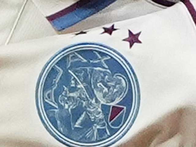 Футбол. Фанаты "Аякса" сорвали матч чемпионата Нидерландов