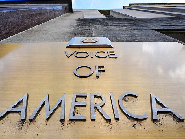 NYT: администрация Трампа закроет зарубежные бюро "Голоса Америки", несмотря на решение суда