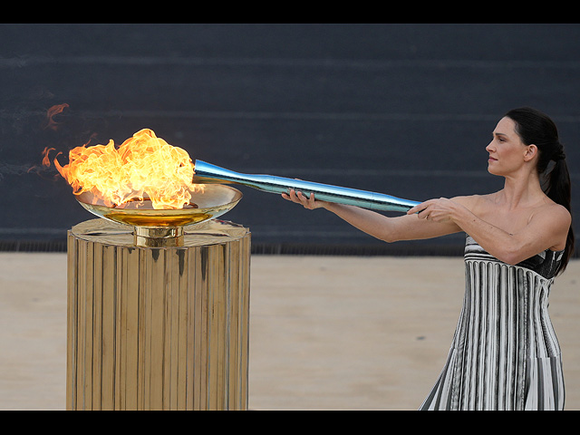 Церемония передачи Олимпийского огня в Афинах. Фоторепортаж