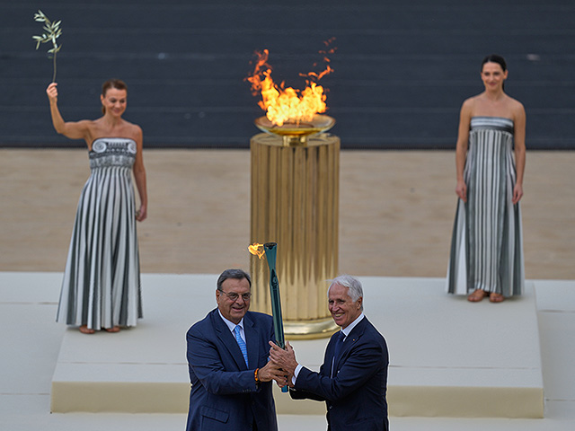 Церемония передачи Олимпийского огня в Афинах. Фоторепортаж