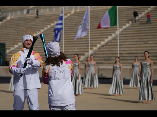 Церемония передачи Олимпийского огня в Афинах. Фоторепортаж