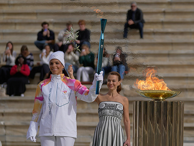 Церемония передачи Олимпийского огня в Афинах. Фоторепортаж