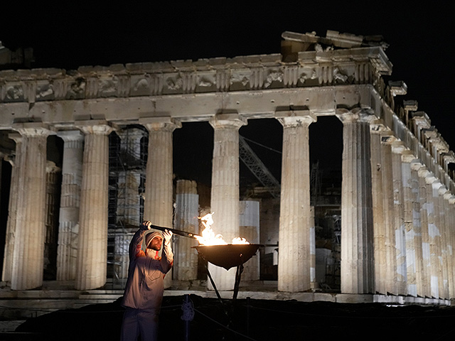 Церемония передачи Олимпийского огня в Афинах. Фоторепортаж