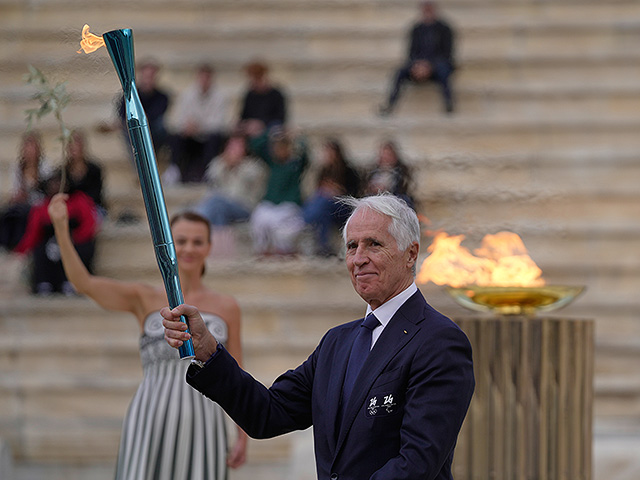 Церемония передачи Олимпийского огня в Афинах. Фоторепортаж