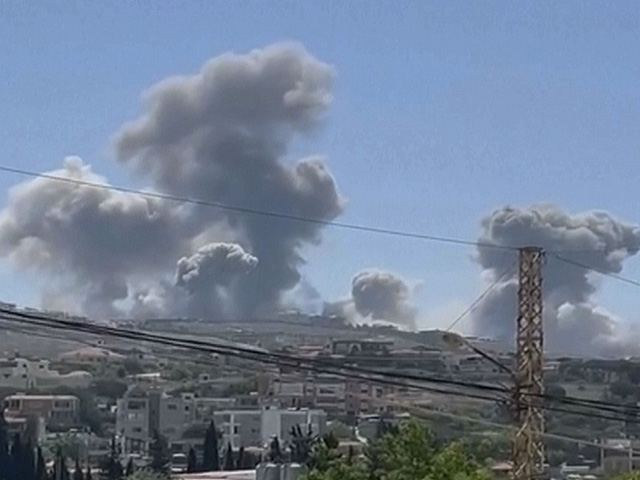 ЦАХАЛ наносит удары по объектам "Хизбаллы" на юге Ливана