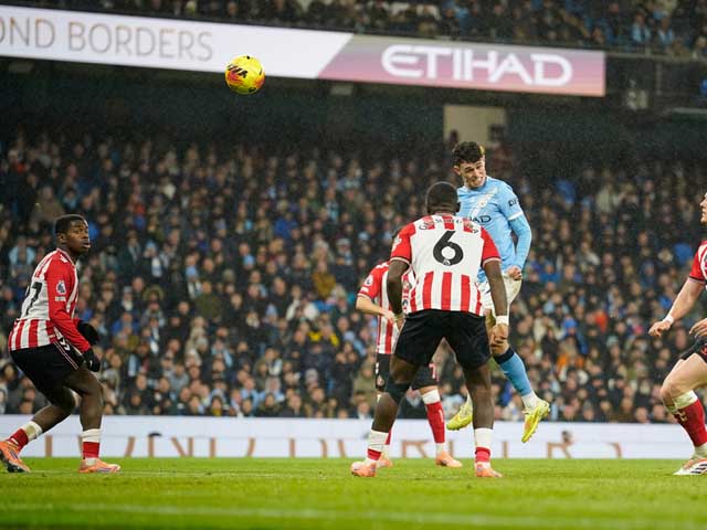 Футбол. Юбилейный олимпийский гол и другие сюрпризы чемпионата Англии