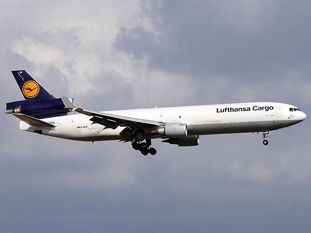 Компания Lufthansa Cargo ввела эмбарго на доставку военных грузов в Израиль и из Израиля