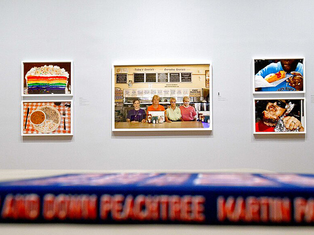 Умер Мартин Парр, классик документальной фотографии