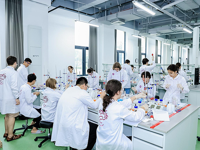 Дни открытых дверей: успейте записаться на программы минпроса для талантливых подростков