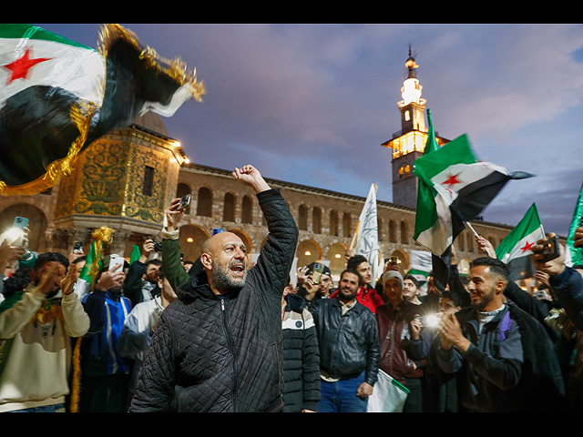 Сирия празднует первую годовщину свержения Башара Асада. Фоторепортаж