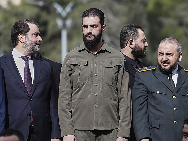 Сирия празднует первую годовщину свержения Башара Асада. Фоторепортаж