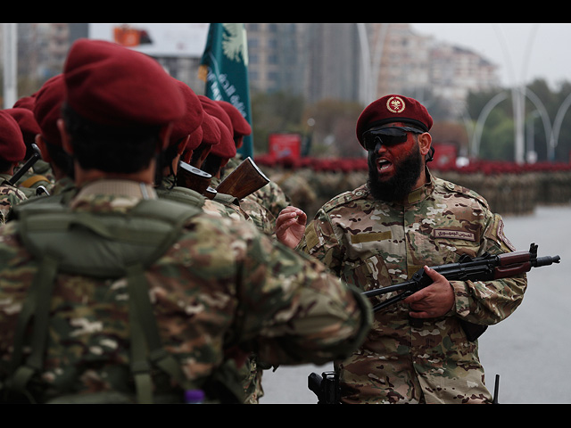 Сирия празднует первую годовщину свержения Башара Асада. Фоторепортаж