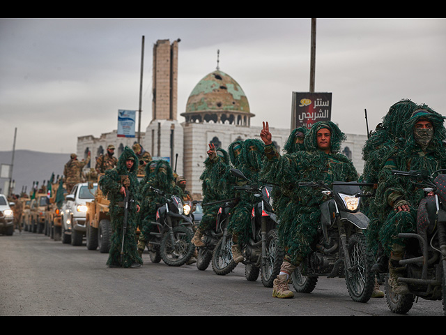 Сирия празднует первую годовщину свержения Башара Асада. Фоторепортаж