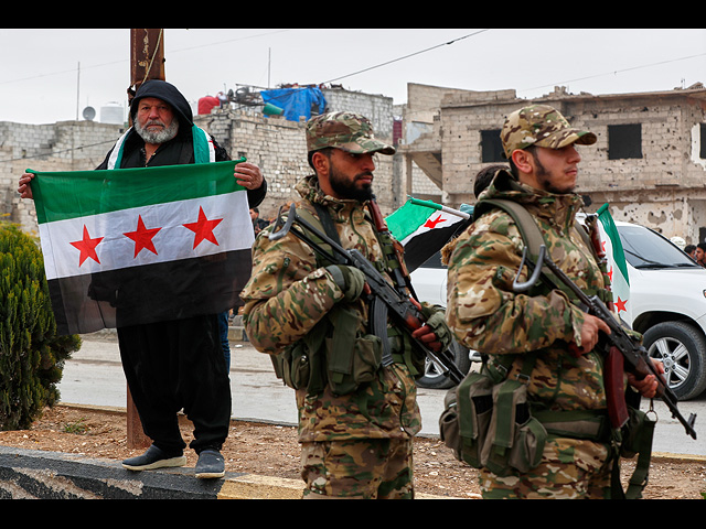 Сирия празднует первую годовщину свержения Башара Асада. Фоторепортаж