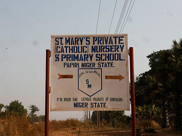 В Нигерии освобождены 100 похищенных христианских школьниц