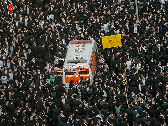 На 4-м шоссе, в районе Бней-Брака, автомобиль сбил демонстранта