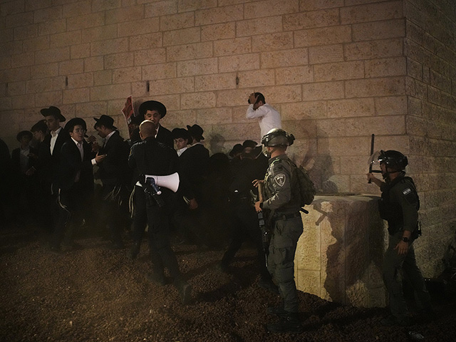 В Иерусалиме происходят столкновения между "харедим" и полицией