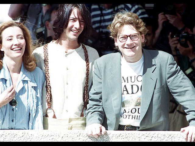 Со своей женой, обладательницей премии «Оскар», Эммой Томсон (слева), и Киану Ривзом, 1993 год