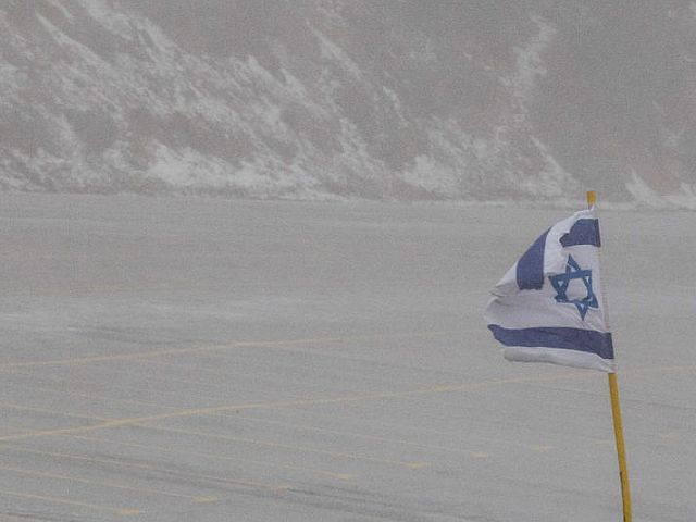 На вершине горы Хермон выпал снег