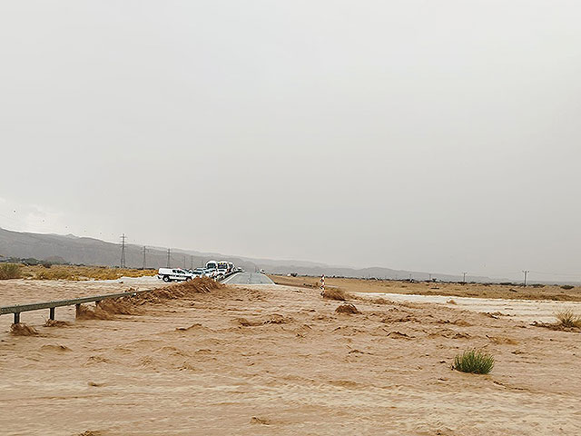 Шоссе 90 к северу от Эйлата вновь перекрыто из-за затопления