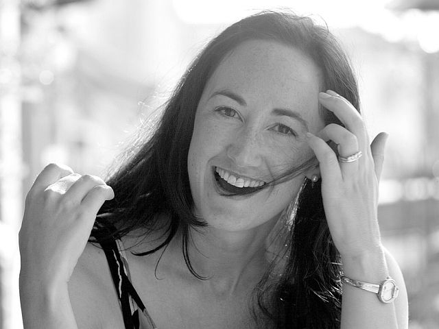 Умерла британская писательница Софи Кинселла, автор "Тайного мира шопоголика"