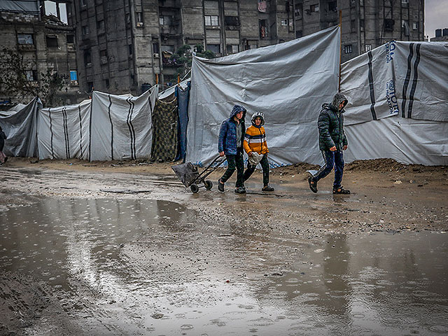 Последствия шторма "Байрон" в Газе. Фоторепортаж