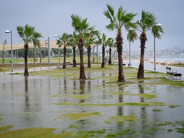 Шторм "Байрон" в Израиле: спасательные операции и жертвы переохлаждения