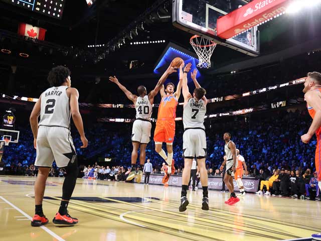 "Сан-Антонио" и "Нью-Йорк" вышли в финал Кубка НБА