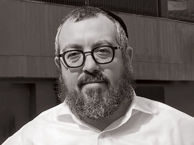 Раввин Эли Шлангер