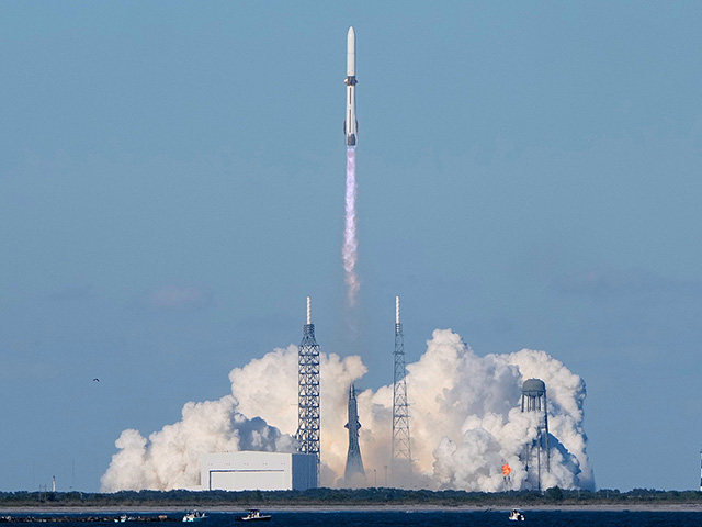 На Землю вернулась первый астронавт в инвалидной коляске