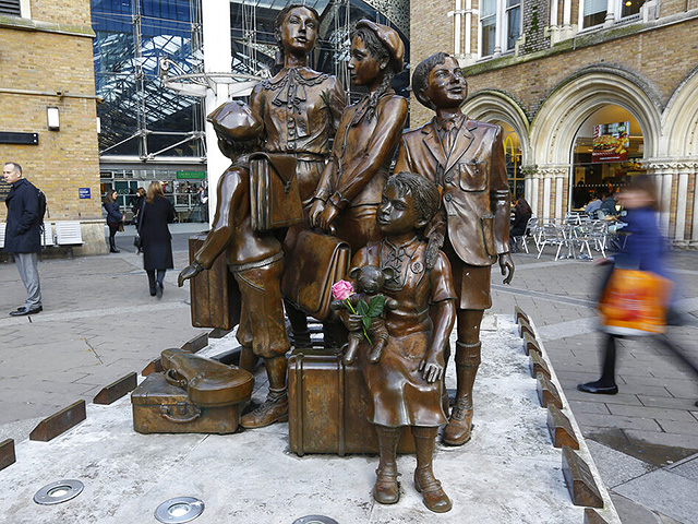 Мемориал Kindertransport – The Arrival в Ливерпуле