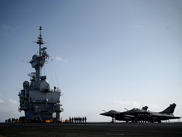 Макрон распорядился начать строительство нового авианосца для ВМС Франции