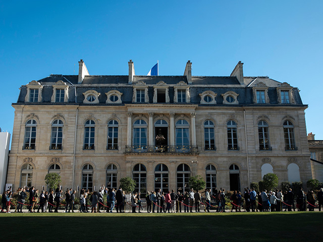 Во Франции из президентского дворца были похищены приборы и фарфор на десятки тысяч евро