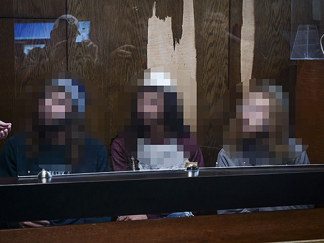 Трое подозреваемых в нападении на беременную женщину в Яффо помещены под домашний арест