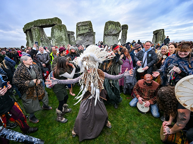 Языческий праздник у древнего Стоунхенджа. Фоторепортаж о дне зимнего солнцестояния