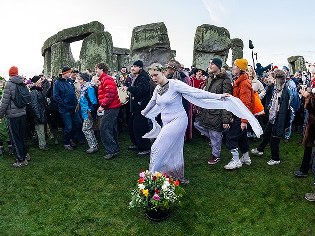 Языческий праздник у древнего Стоунхенджа. Фоторепортаж о дне зимнего солнцестояния