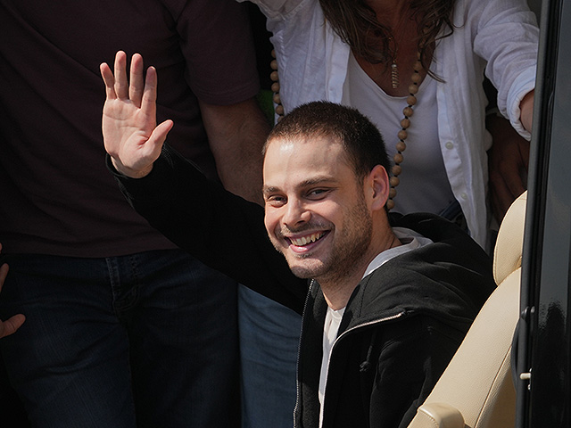 Бывший заложник Алон Оэль выступит с благотворительным концертом в Тель-Авиве