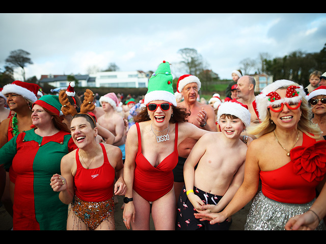 Рождественский массовый заплыв в Северной Ирландии. Фоторепортаж