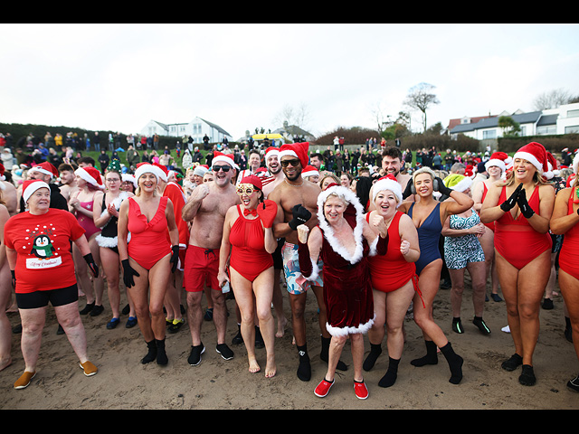 Рождественский массовый заплыв в Северной Ирландии. Фоторепортаж