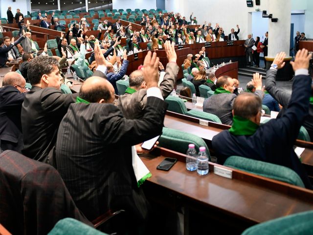 Алжир потребовал от Франции репараций за колониальный режим, объявив его преступным