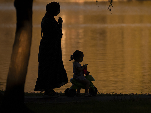 Суд: дедушки и бабушки имеют право общаться с внуками и отказаться от встреч