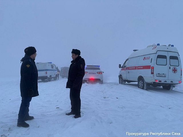 На реке Лена автомобиль провалился под лед, погибли девочка и пожилой мужчина