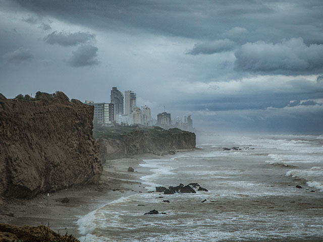 Прогноз погоды в Израиле на 28 декабря: прохладно, дожди, шторм