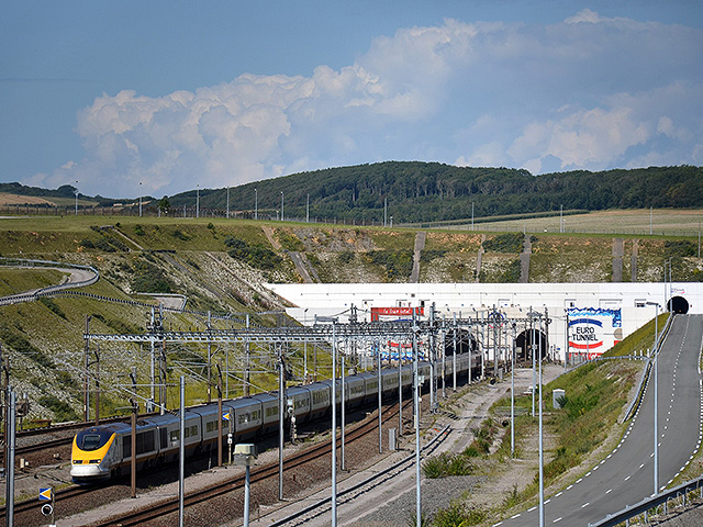 Из-за проблем с электричеством прекращено движение поездов в туннеле под Ла-Маншем