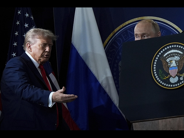 Президент Дональд Трамп и президент России Владимир Путин на пресс-конференции в Анкоридже, штат Аляска, 15 августа 2025 года