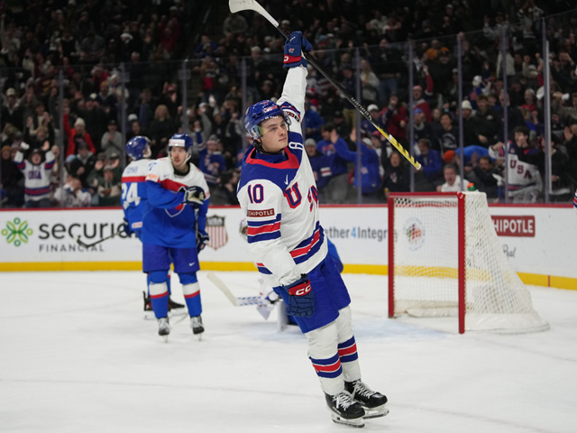 Две шайбы забросил американец Джеймс Хагенс