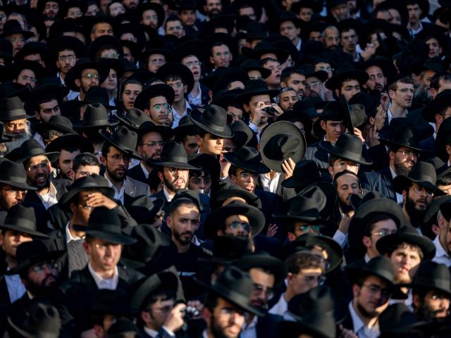 "Исраэль а-Йом": лидеры "харедим" продвигают массовую остановку платежей по ипотеке